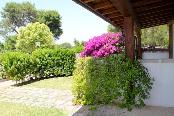 Double or Twin Room, Patio, Garden View | Bathroom