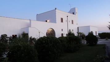 Façade de lâhĂ©bergement - soirĂ©e/nuit