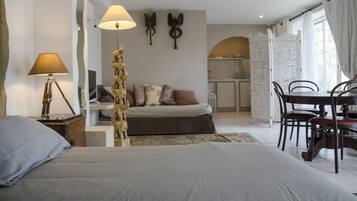 Apartment (Cézanne) | Peralatan tempat tidur premium, peti besi dalam bilik, meja