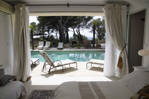 House, Poolside | View from room - L’Éléphant de Vaugines (Vaugines)