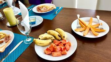 فطور أوروبي يوميًا بتكلفة قدرها (11.00 USD للشخص)