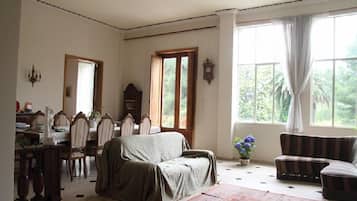 Tägliches inbegriffenes einheimisches Frühstück