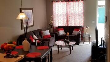 Family Townhome, 3 Bedrooms | Living area | Flat-screen TV