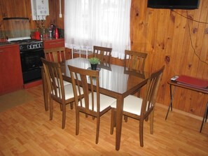 Standard Cabin, 3 Bedrooms | In-room dining
