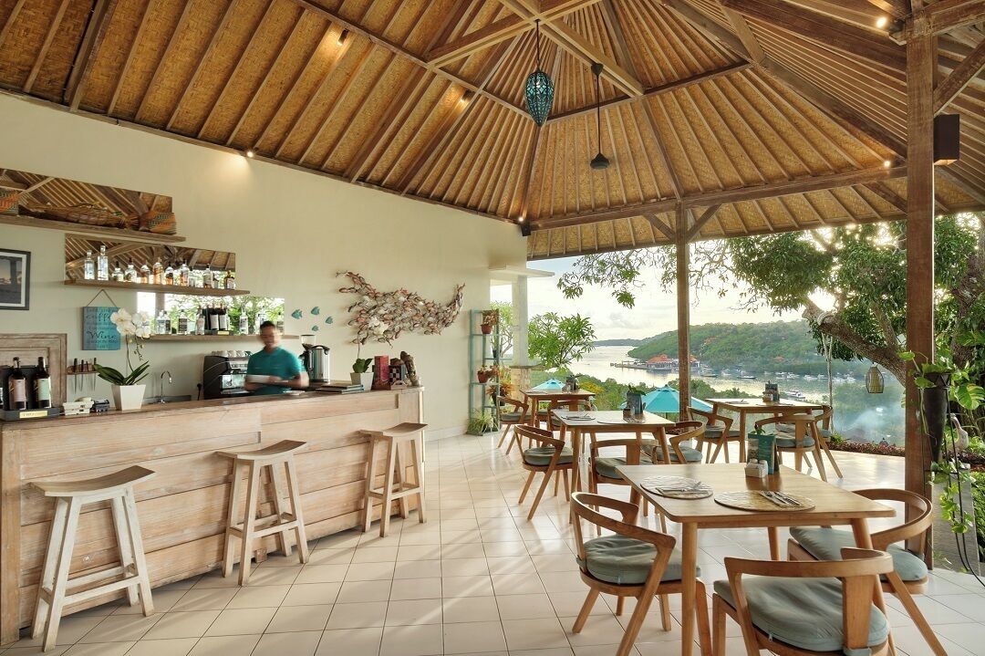 breakfast, lunch, dinner served; local and international cuisine