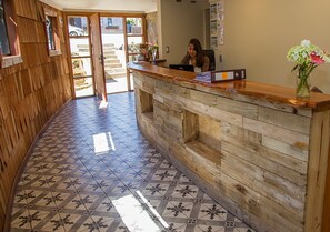 Reception - Hotel Agua Nativa (Puerto Varas)