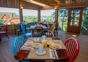 Desayuno buffet incluido todos los días 