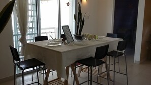 Perhehuoneisto, 5 makuuhuonetta | Ruokailu omassa huoneessa