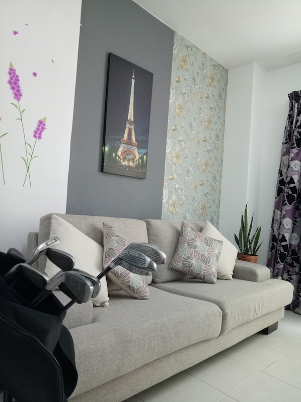 Familienapartment, 4 Schlafzimmer | Wohnzimmer | Flachbildfernseher