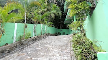 Khuôn viên nơi lưu trú