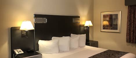 Rom – basic, 1 kingsize-seng | Skrivebord, skrivebord for bærbar PC og strykejern/-brett