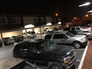 Free self-parking - Casa Royal Inn (San Jose)