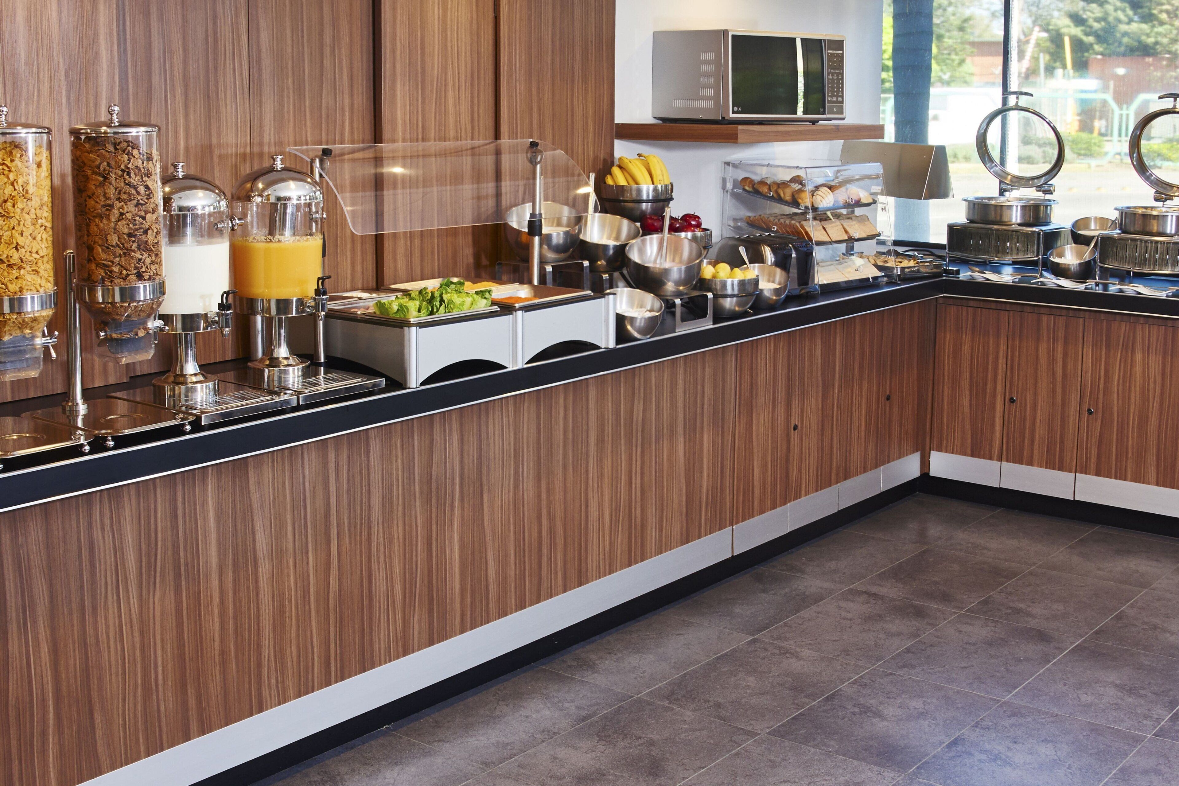 free daily full breakfast