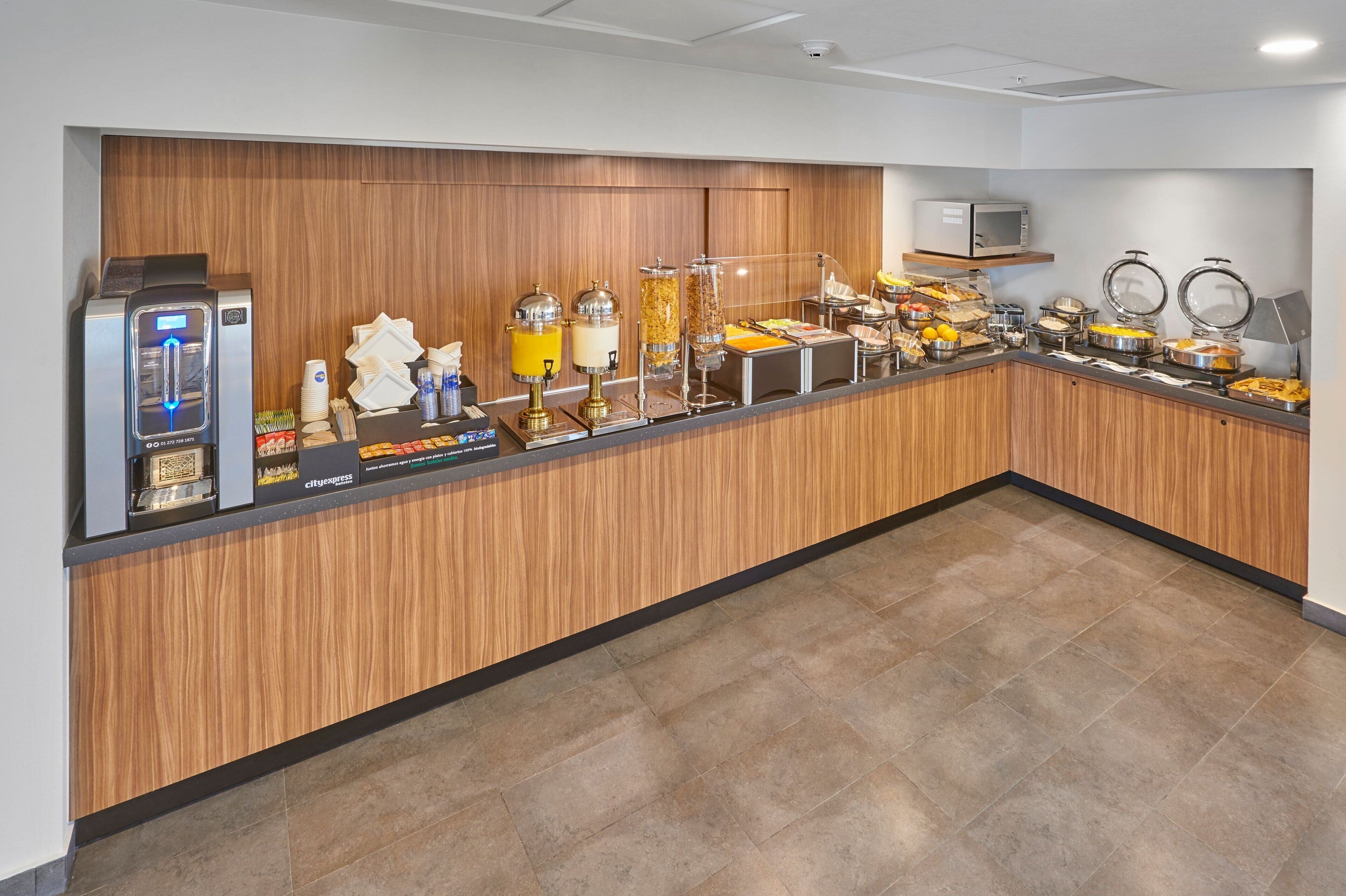 free daily full breakfast