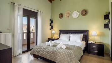 3 quartos, escrivaninha, cortinas blackout, quartos à prova de som