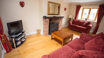TV, fireplace