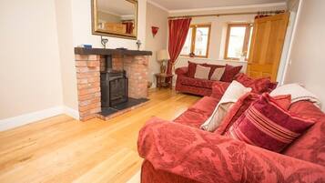 Flat-screen TV, fireplace, DVD player, MP3 dock