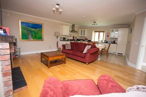 Flat-screen TV, fireplace, DVD player, MP3 dock