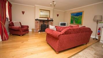 Flat-screen TV, fireplace, DVD player, MP3 dock