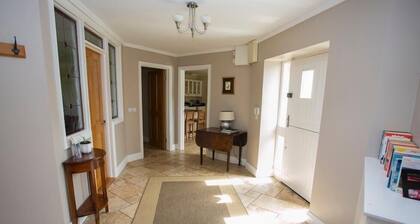 The Parlour 10063