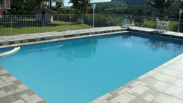 2 outdoor pools