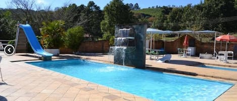 4 piscines extérieures