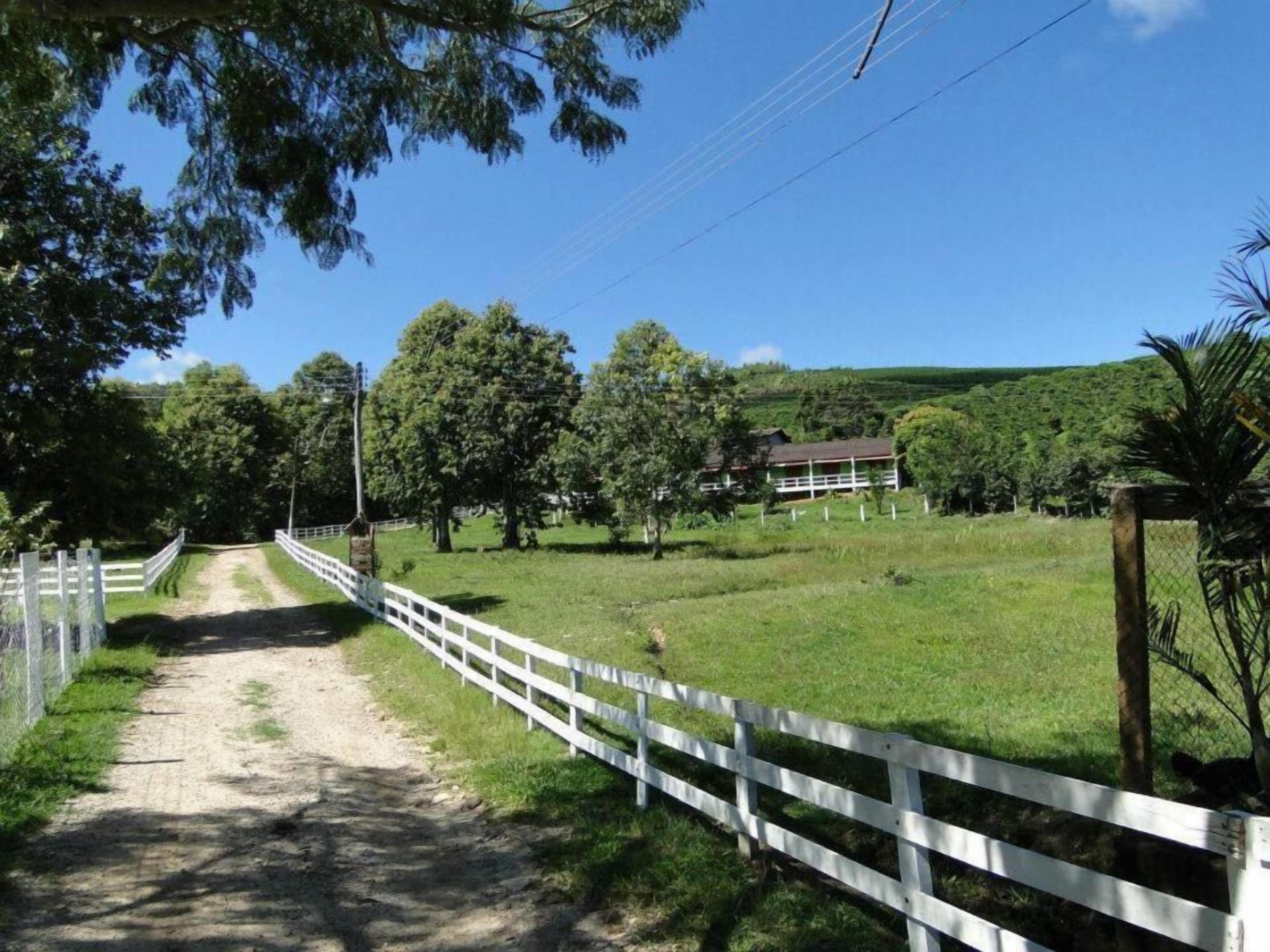 المنطقة المحيطة بالمنشأة