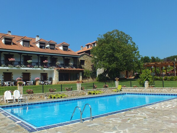 Seasonal outdoor pool