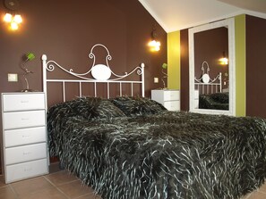 1 bedroom, bed sheets