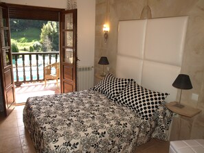 Bed sheets - Hostería Spa El Pomar (Alfoz de Lloredo)