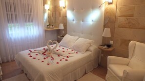 Standard Double Room | Bed sheets - Hostería Spa El Pomar (Alfoz de Lloredo)