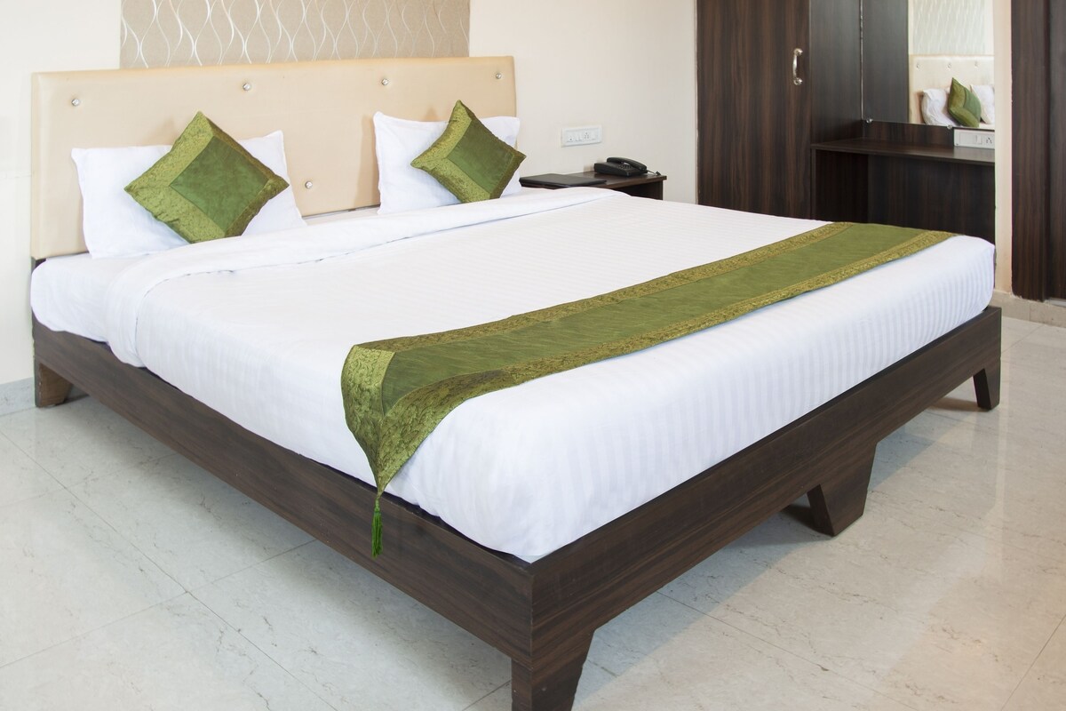 Deluxe Room | Rollaway beds, free WiFi, bed sheets