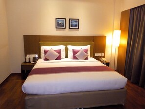Premium bedding, free minibar items, in-room safe, blackout curtains - JK Residency Kelakam (Iritty)