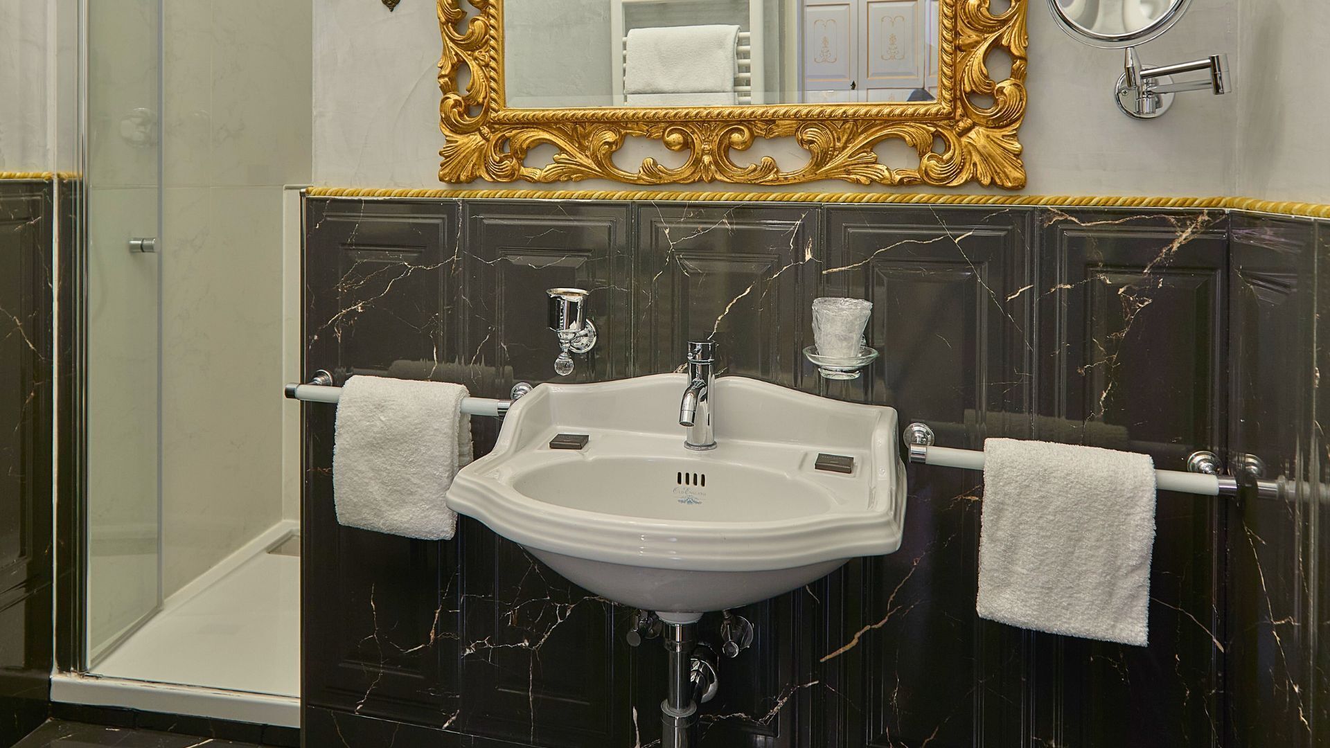 standard double room | bathroom | shower, free toiletries, hair dryer, bathrobes