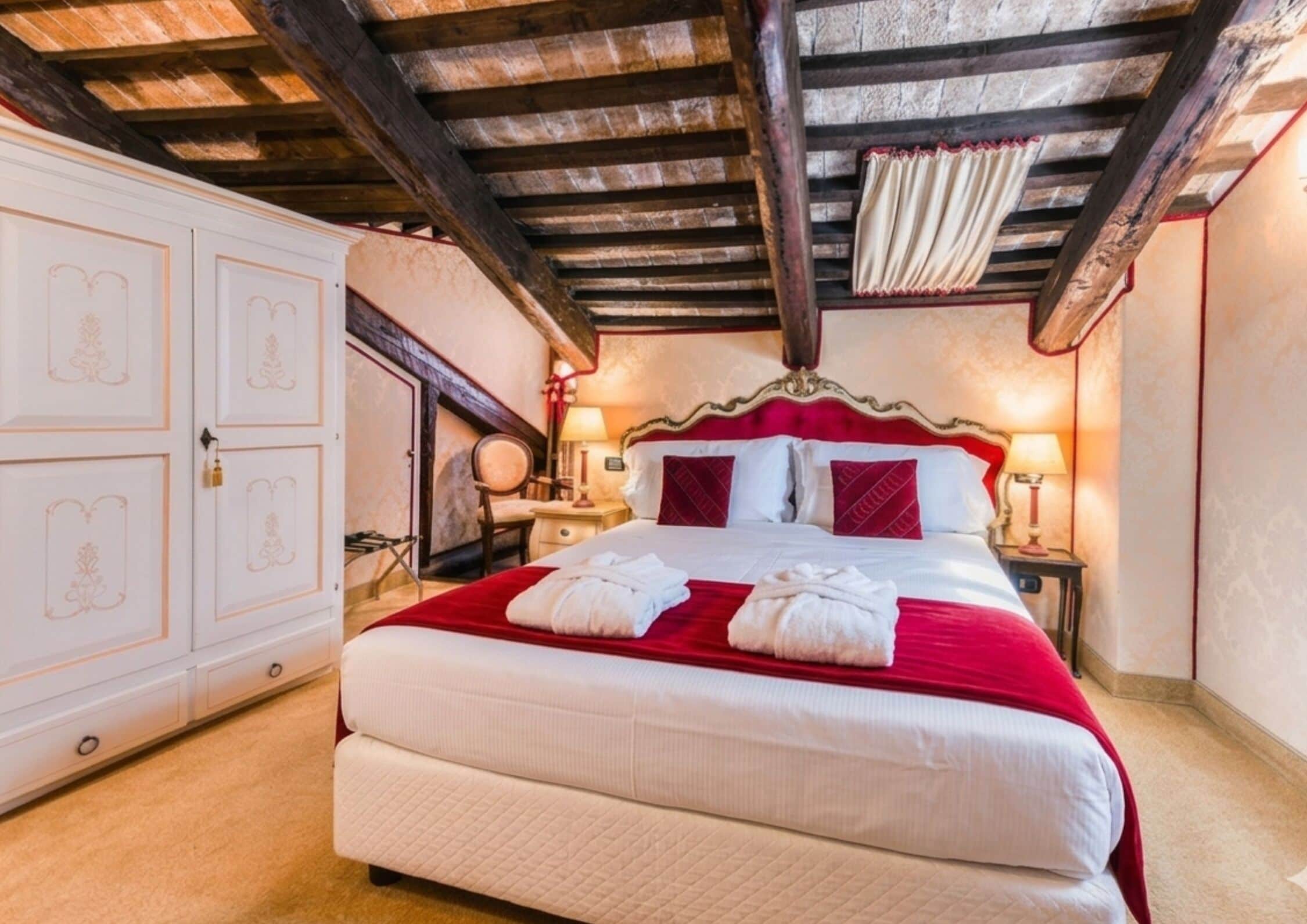 Quarto casal romântico | Roupas de cama antialérgicas, cofres nos quartos, quartos à prova de som