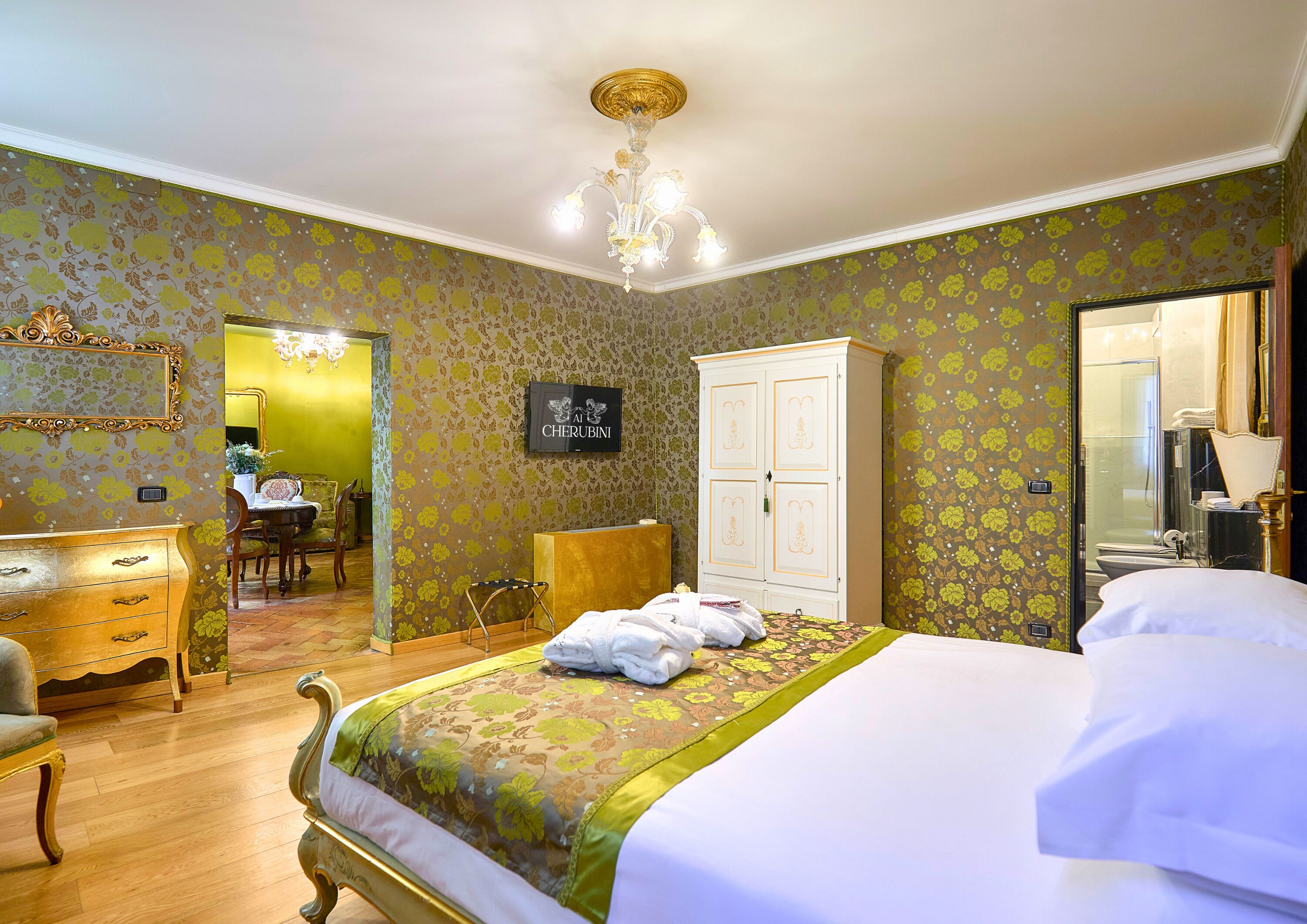 Suite | Hypo-allergenic bedding, in-room safe, soundproofing, free WiFi