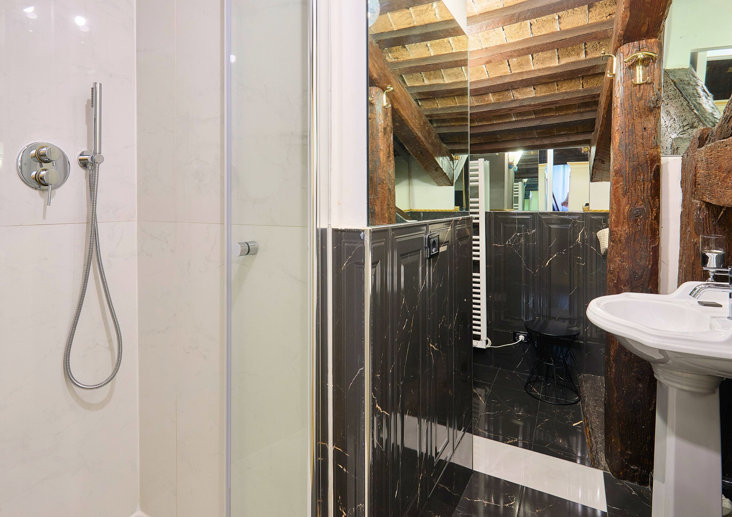standard double room | bathroom | shower, free toiletries, hair dryer, bathrobes