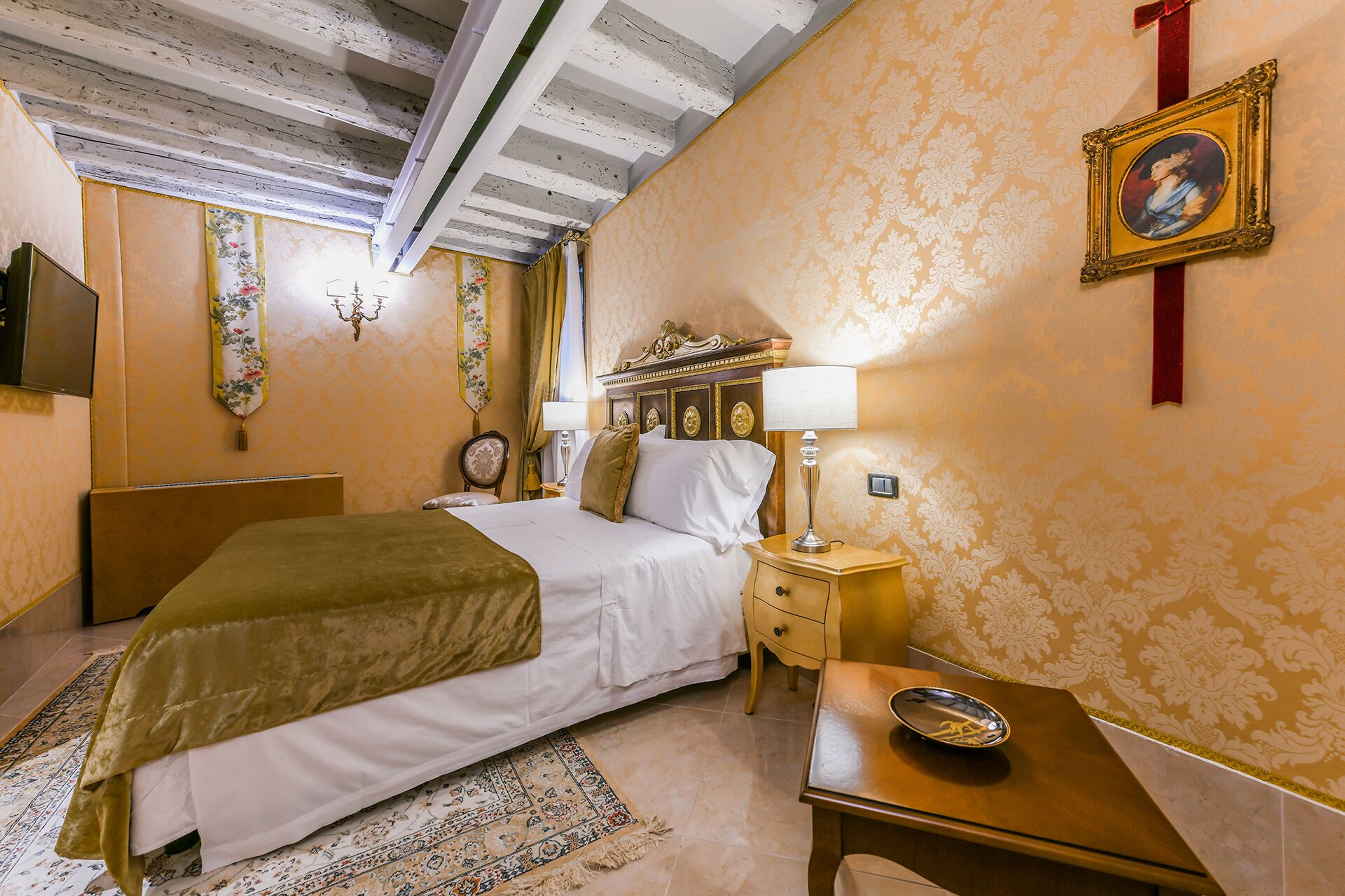 economy double room | 1 bedroom, hypo-allergenic bedding, in-room safe, soundproofing