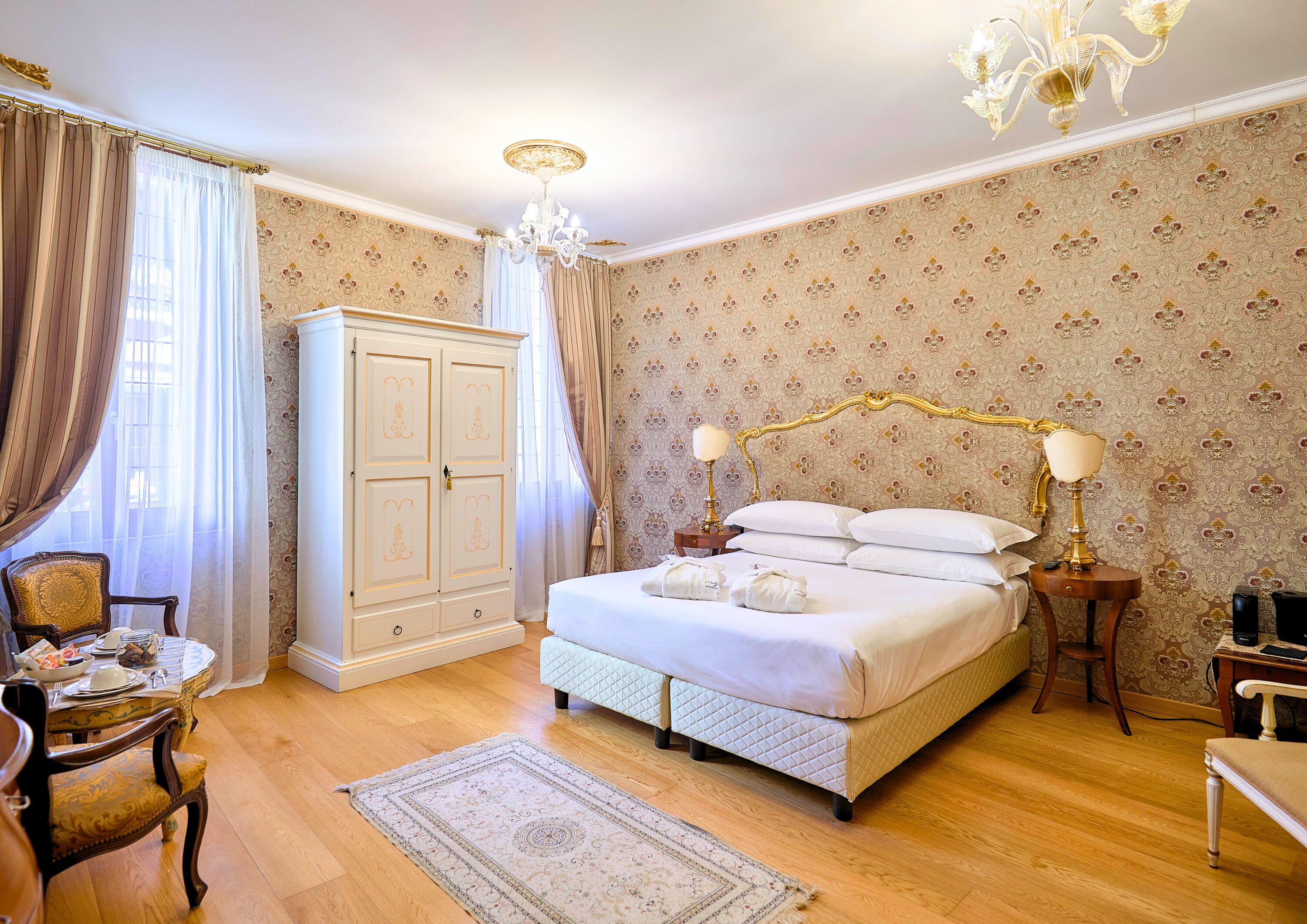 superior double room | 1 bedroom, hypo-allergenic bedding, in-room safe, soundproofing