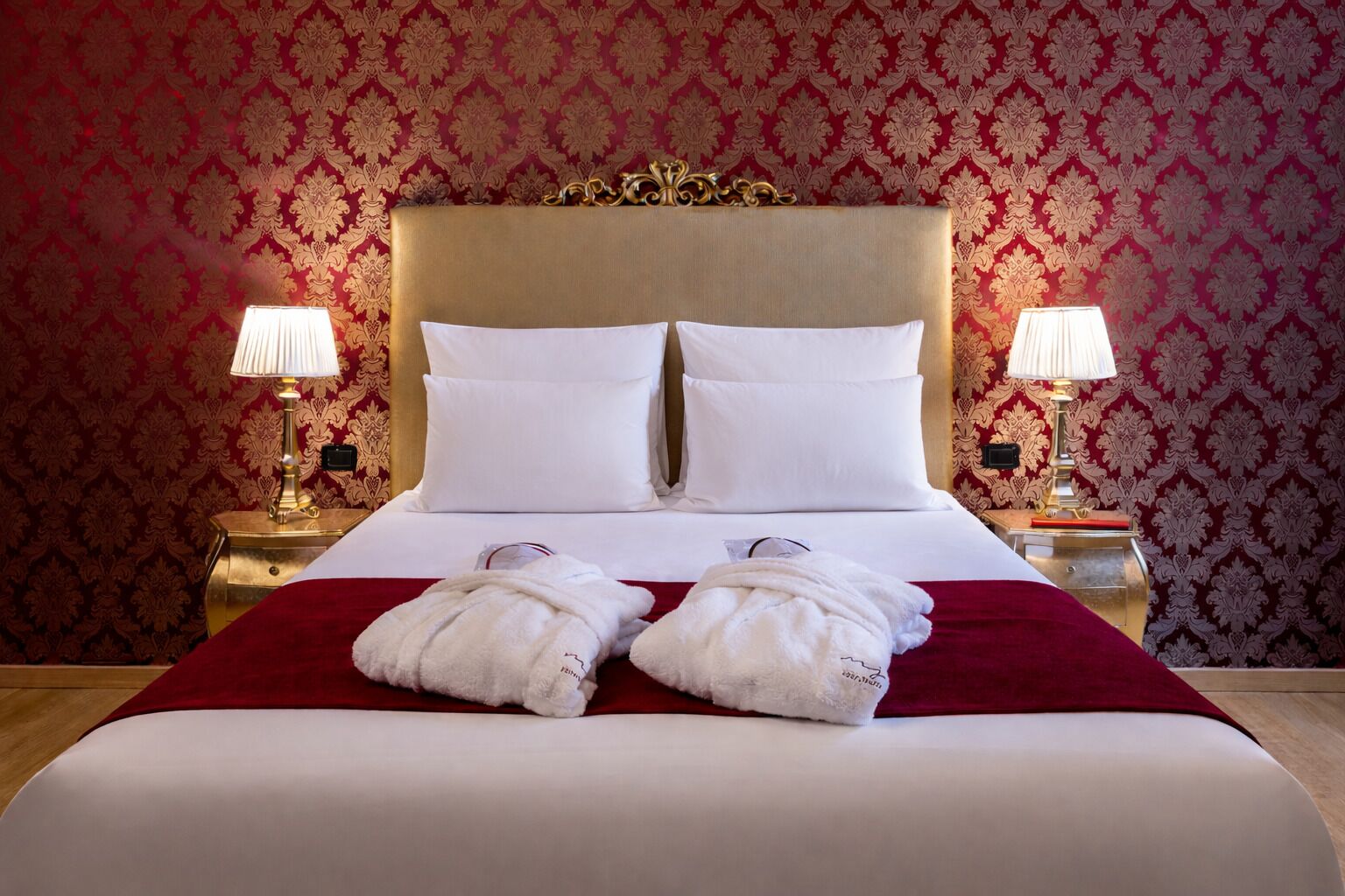 Hypo-allergenic bedding, in-room safe, soundproofing, free WiFi