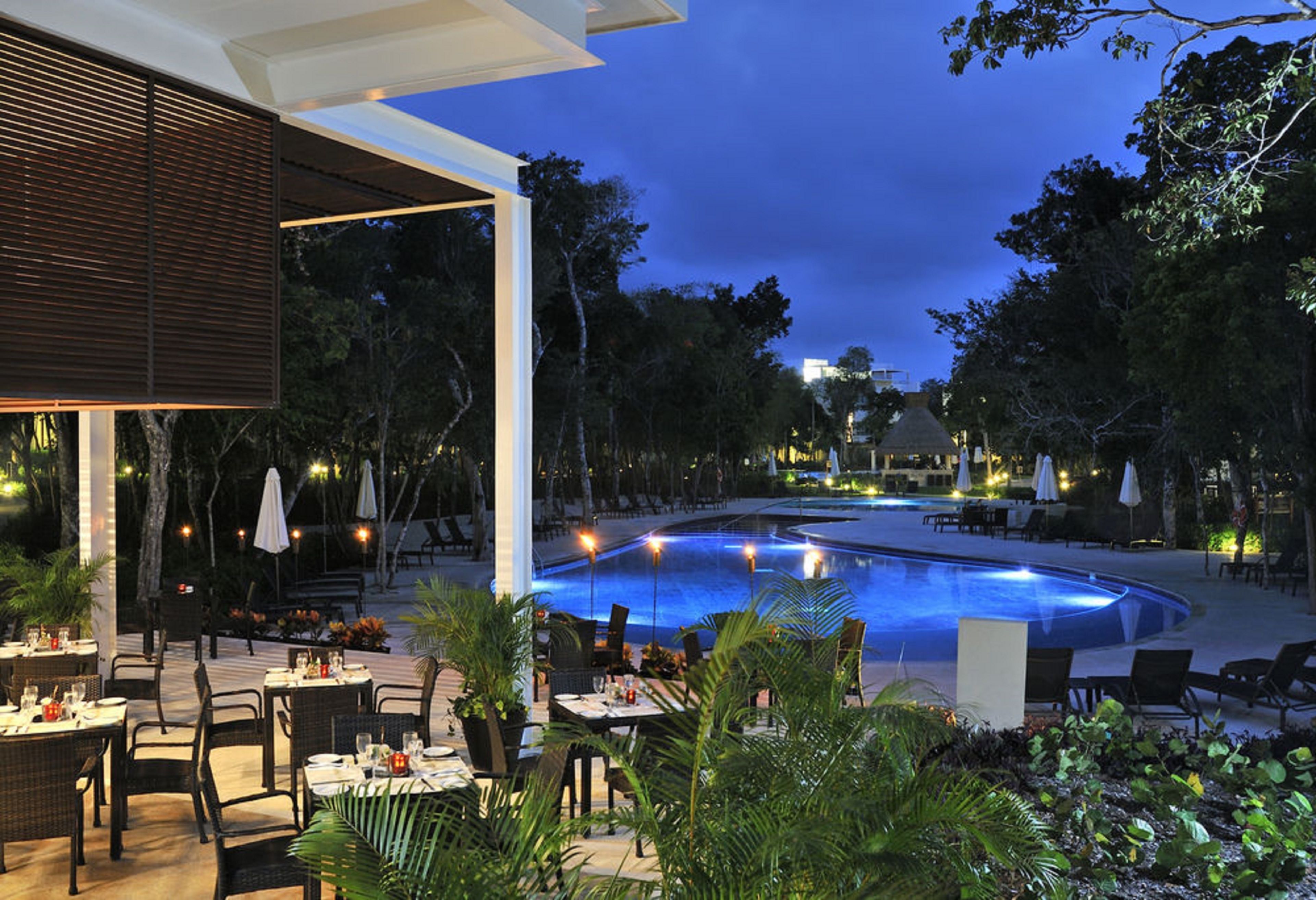 Poolside bar