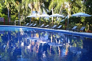 13 outdoor pools, pool umbrellas, sun loungers - Kiin Luxury Condos Riviera Maya (Akumal)