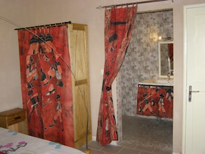 Shower, towels - Auberge Keur Mame (Mbour)