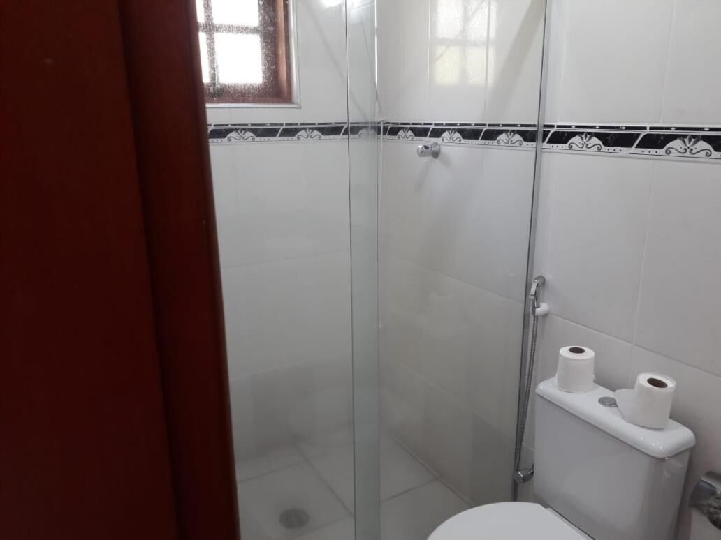 shower, free toiletries, towels