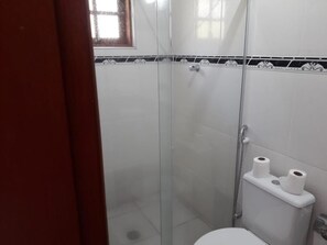 シャワー、バスアメニティ (無料)、タオル