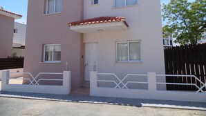 Front of property - Villa Angelaise (Paralimni)