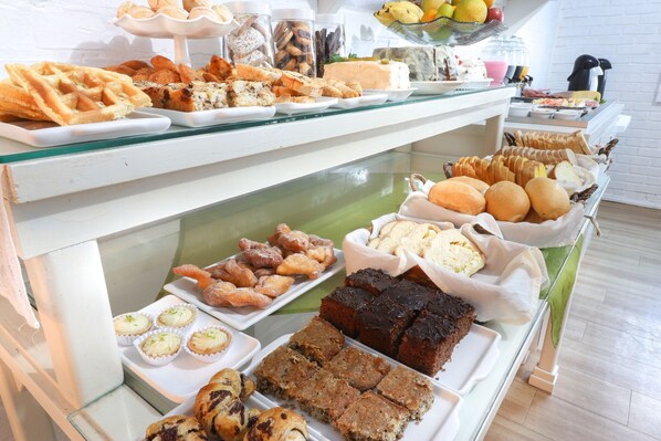 Free daily buffet breakfast