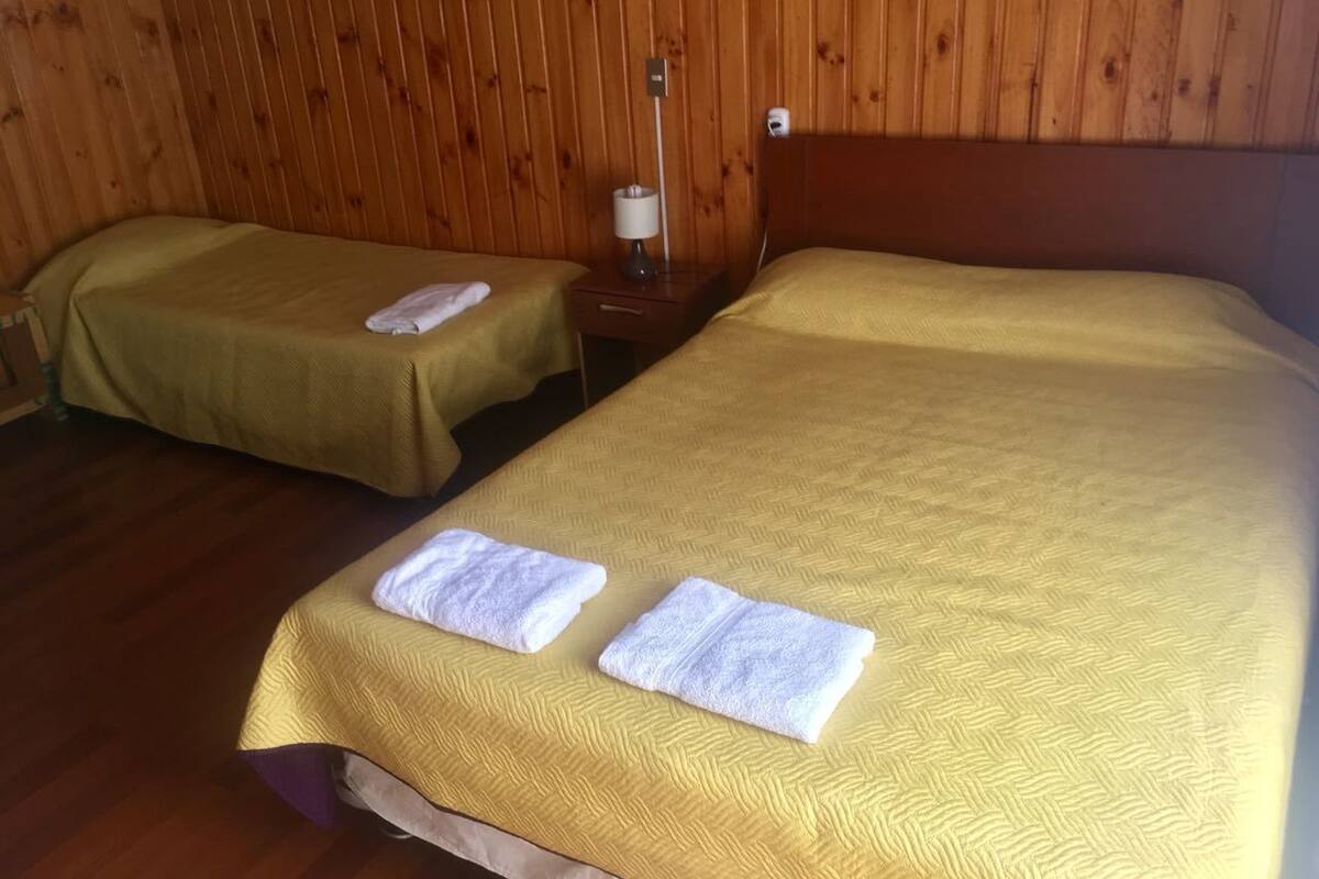 Habitación doble estándar, 1 cama matrimonial | Wifi gratis, ropa de cama y acceso para silla de ruedas