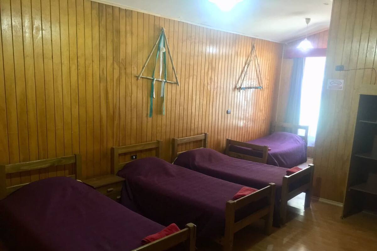 Habitación cuádruple estándar | Wifi gratis, ropa de cama y acceso para silla de ruedas
