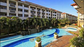 Outdoor pool, open 9 AM to 9 PM, pool loungers